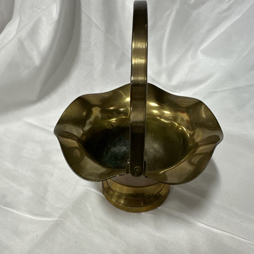 Vintage Solid Brass Trinket Bowl Scalloped Edges Handle, Footed, 5.5 - Picture 4 of 7